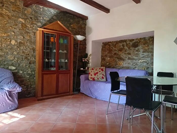 Casa quadrilocale in vendita in Via Marconi, Gropparello