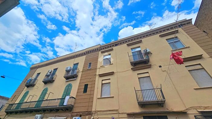 Appartamento trilocale in vendita in Via Giusso, Napoli