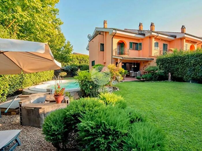 Casa con 6 locali in vendita in Via Pergolesi, Nepi