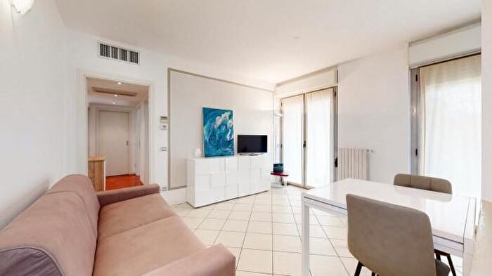 Appartamento trilocale in affitto in Via Costanzo Cantoni, Milano