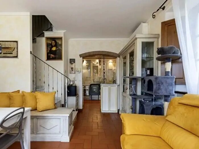 Casa con 5 locali in vendita in Seravezza