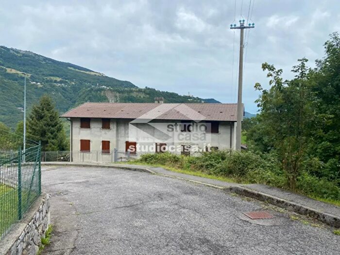 Casa con 5 locali in vendita in Via Cornelli, Brumano