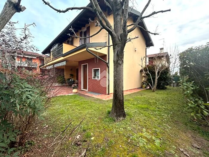 Casa quadrilocale in vendita in Isola Della Scala