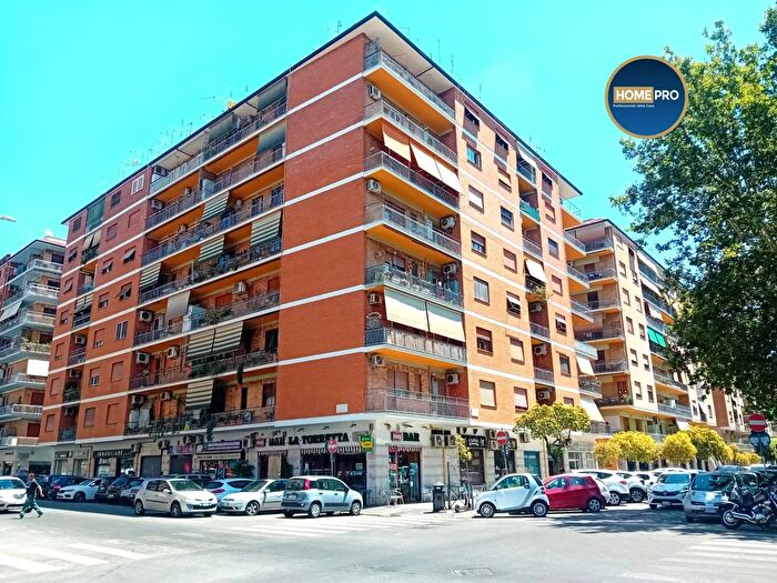 Appartamento bilocale in vendita in Via Claudio Asello, Roma