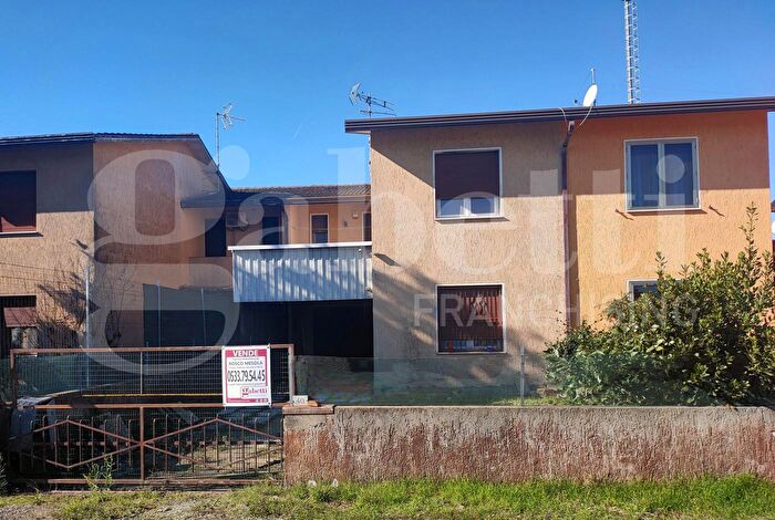 Casa con 6 locali in vendita in Mesola
