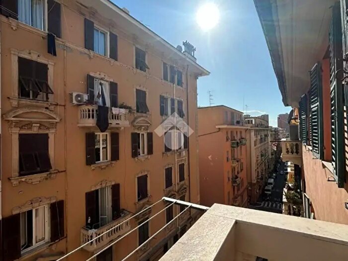 Appartamento con 7 locali in vendita in Via Giovanni Battista Sasso, Genova