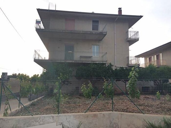 Casa con 6 locali in vendita in Modica Sorda, Modica