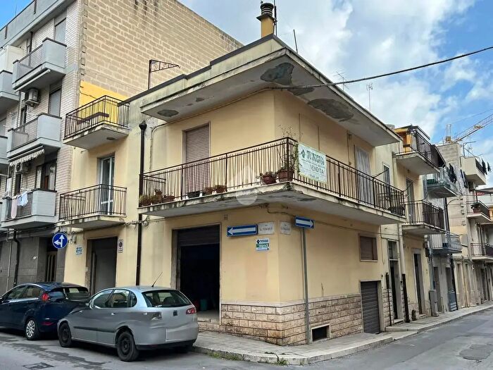 Casa con 7 locali in vendita in Via Giulio Carcano, Altamura