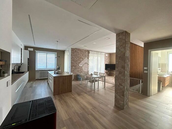 Appartamento con 5 locali in vendita in Via della Libertà, Bibiana