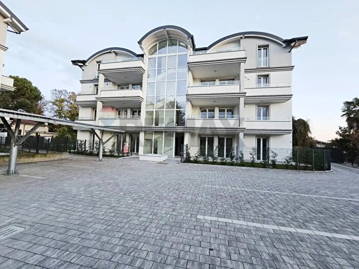 Appartamento trilocale in vendita in Via Privata del Parco, Somma Lombardo