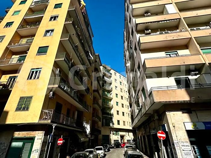 Appartamento trilocale in vendita in Via Rodi, Napoli