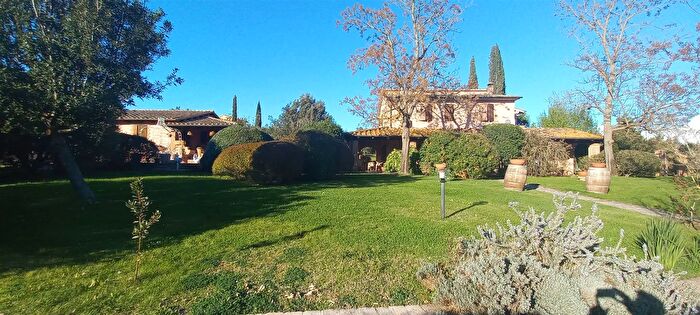 Casa con 20 locali in affitto in Manciano