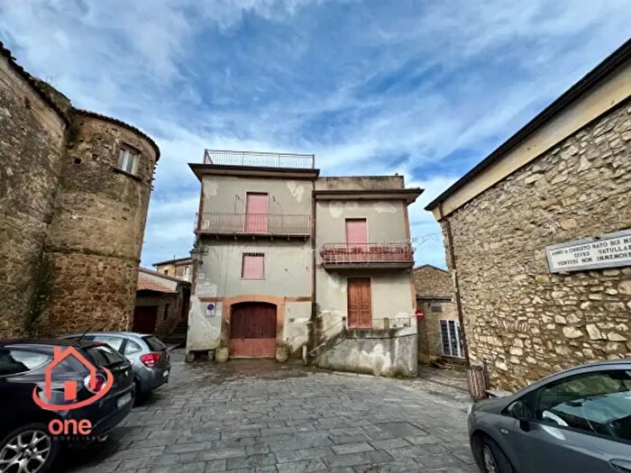 Casa con 6 locali in vendita in Piazza Giambattista Vico, Perdifumo