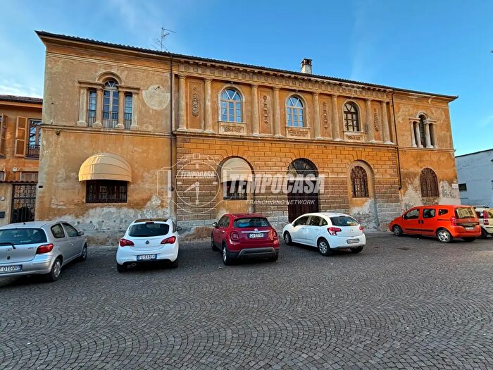 Appartamento con 5 locali in vendita in Piazza Municipo, Frassineto Po