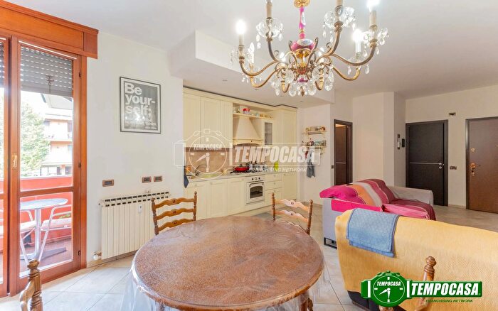 Appartamento trilocale in vendita in Via Mazenta, Magenta