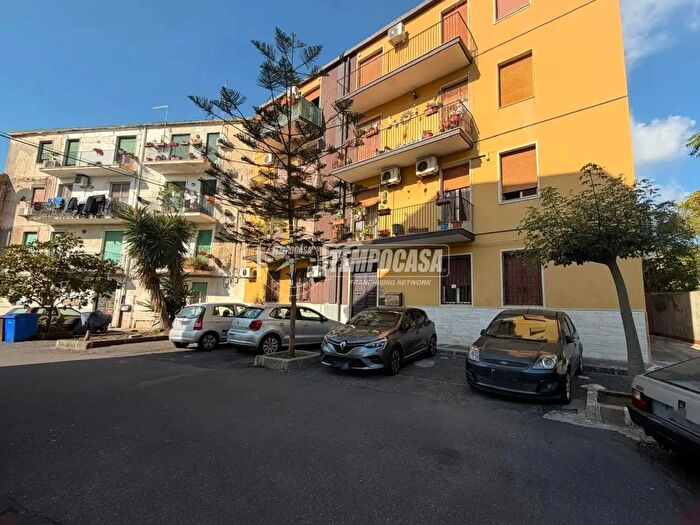 Appartamento quadrilocale in vendita in Via Puglia, Catania