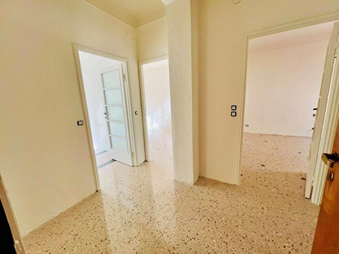 Appartamento quadrilocale in affitto in Via Soperga, Centrale, Milano