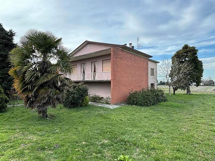 Casa con 5 locali in vendita in Lendinara