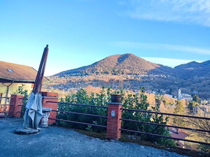 Casa con 5 locali in vendita in Via Campo Sportivo, Centro Valle Intelvi