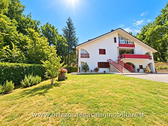 Casa con 6 locali in vendita in Ascoli Piceno