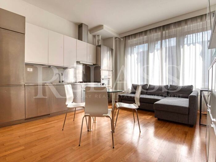Appartamento bilocale in affitto in Via Luigi Settembrini, Centrale, Milano