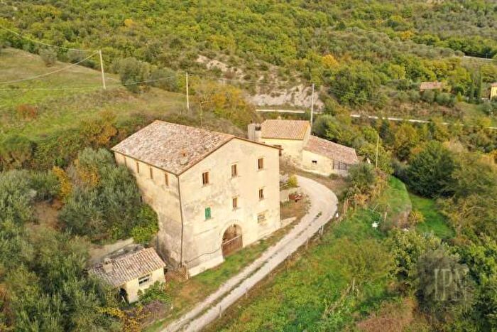 Casa con 6 locali in vendita in Località Santa Giuliana, Umbertide