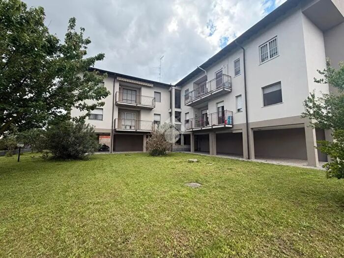 Appartamento trilocale in vendita in Via Don Colzani, Casorate Primo