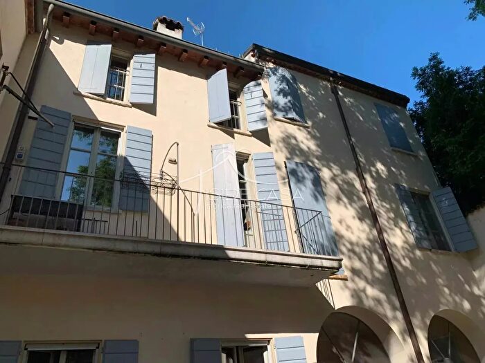 Casa con 10 locali in vendita in Mantova