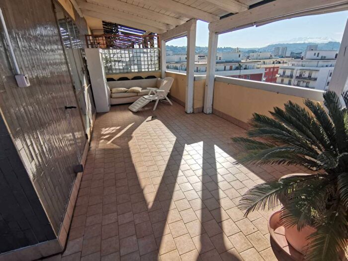 Casa con 6 locali in vendita in Via Giulio Mazzarino, Stadio Lungomare Colombo, Pescara