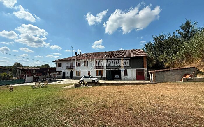Casa con 5 locali in vendita in Frazione Arrobio, Viarigi