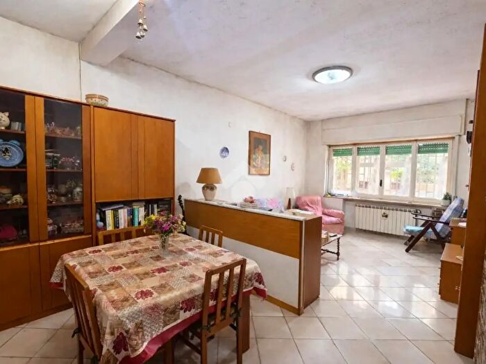 Appartamento trilocale in vendita in Via Pigna, Napoli