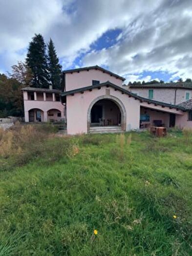 Casa con 5 locali in vendita in Via San Clemente, Trevi