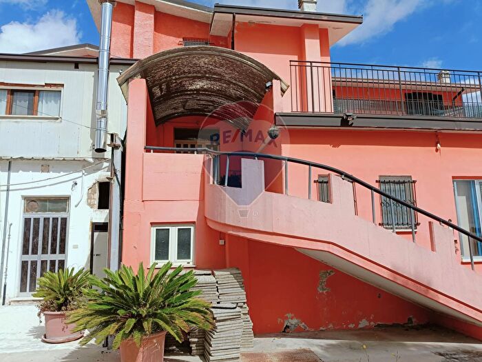 Appartamento con 6 locali in vendita in Via Castellata, SantEusanio Del Sangro