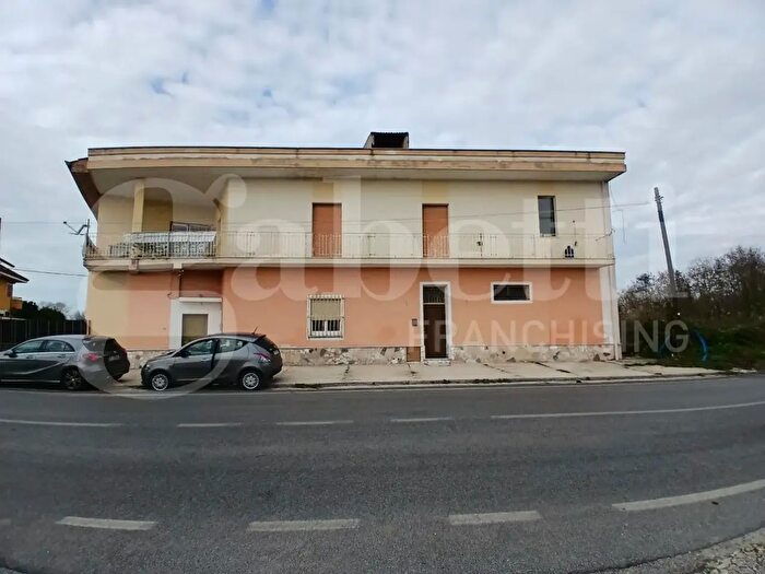 Appartamento quadrilocale in vendita in Via Santa Maria La Fossa Snc, Capua