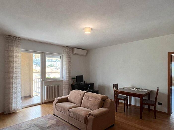 Appartamento quadrilocale in affitto in Via Lungo Leno Destro, Centro Storico Santa Maria, Rovereto