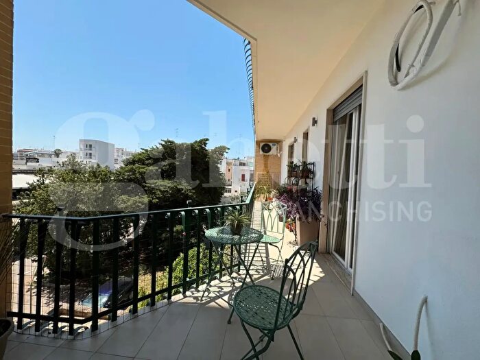 Appartamento con 7 locali in vendita in Via Luigi Sturzo, Lecce