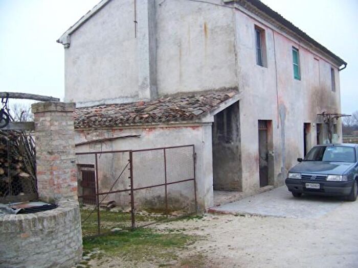 Casa con 6 locali in vendita in Piazza Matteotti, Monsano