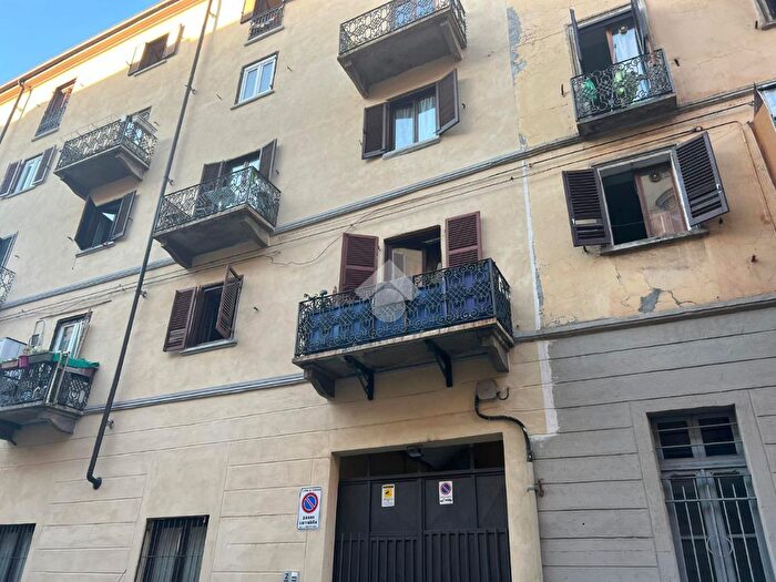 Appartamento trilocale in vendita in Via Bra, Torino