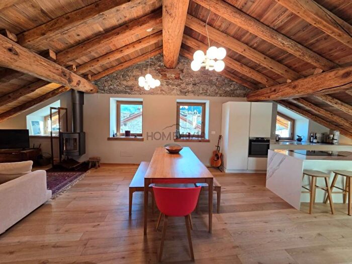 Appartamento quadrilocale in affitto in Vicolo Dei Giardini, Centro, Courmayeur