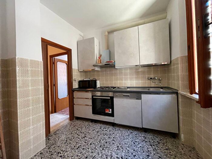 Appartamento con 6 locali in affitto in Via Costanza Varano, Centro, Camerino