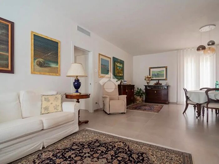 Appartamento trilocale in vendita in Via Salerno, Conversano