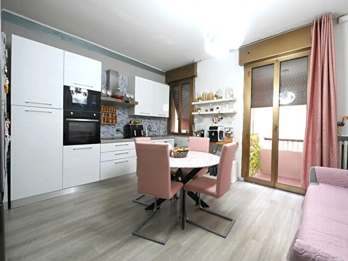 Appartamento con 5 locali in vendita in Modena