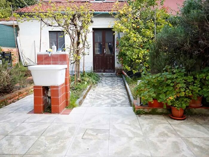 Appartamento con 8 locali in vendita in Via Maggiani, Carrara