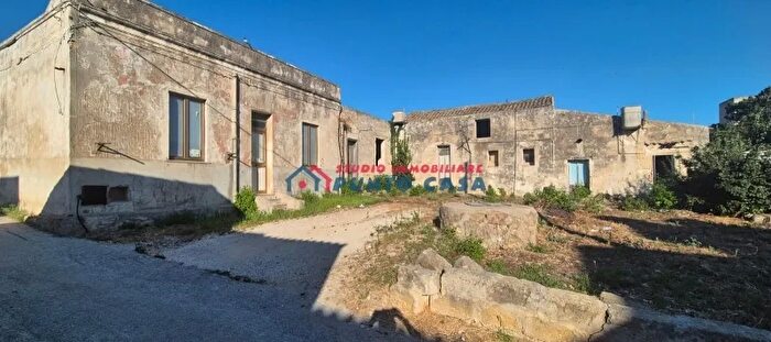 Casa con 8 locali in vendita in Via Milano, Erice