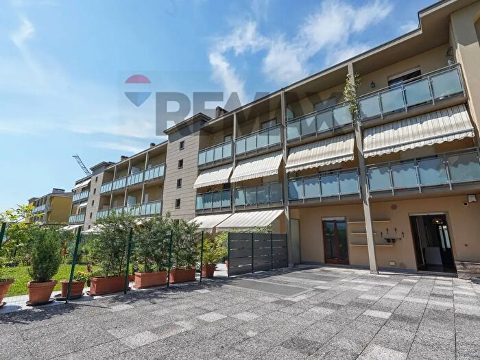 Appartamento trilocale in vendita in Via Marconi, Ranica