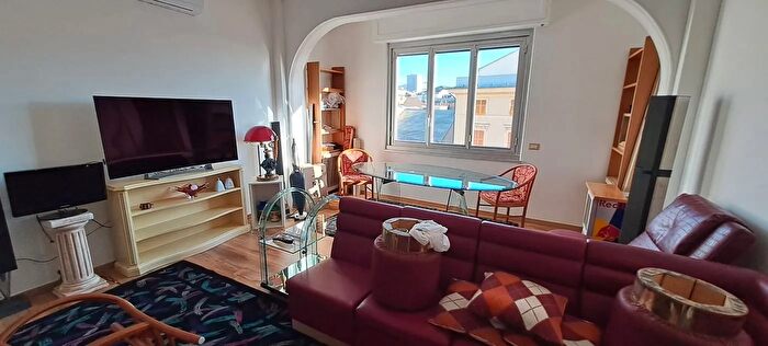 Appartamento quadrilocale in vendita in Piazza Monastero, Genova