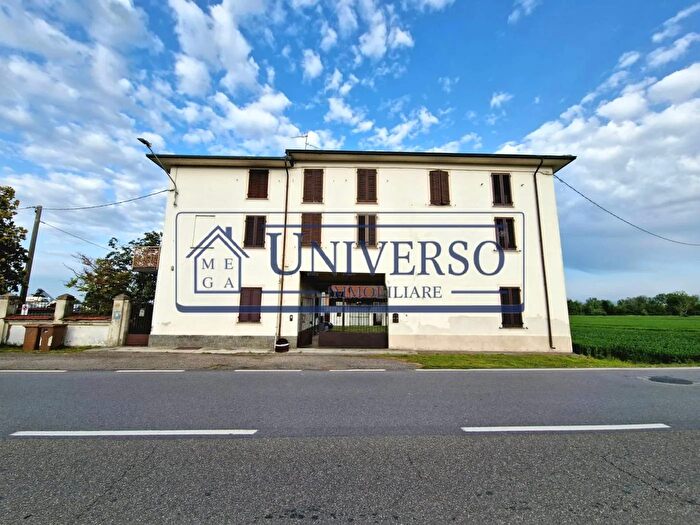 Casa con 11 locali in vendita in Via MilanoGenovaCasatisma, Casatisma