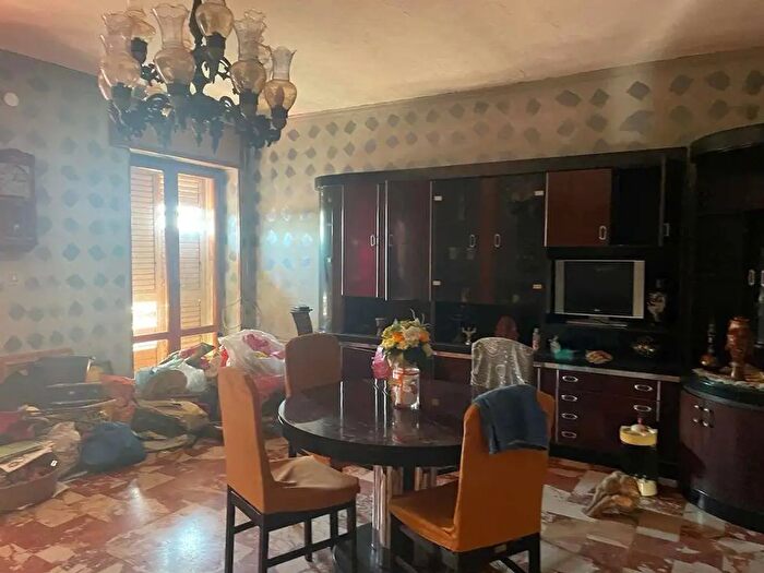 Appartamento con 6 locali in vendita in Via N Bonaparte, Mondragone