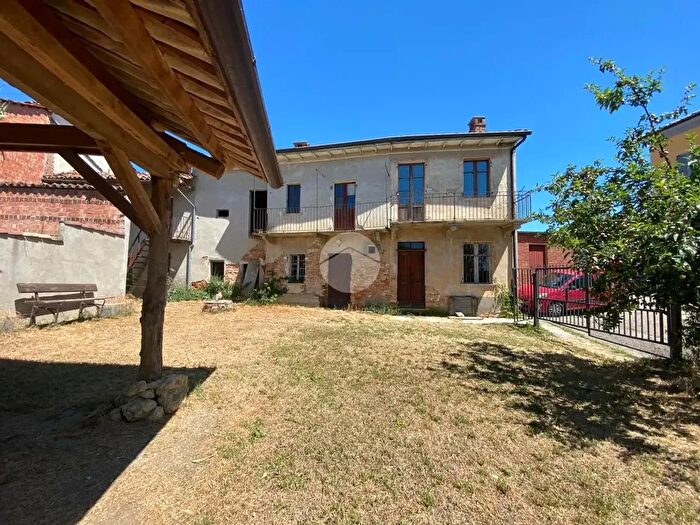 Casa con 9 locali in vendita in Casa Semindipendente Via Vittorio Emanuele II, Calliano Monferrato