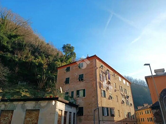 Appartamento quadrilocale in vendita in Via Fabbriche, Genova